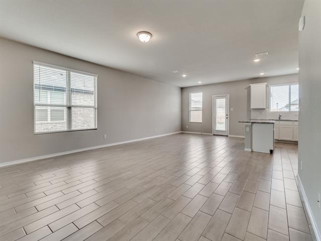 Building Photo - 920 Ravenwood Ln