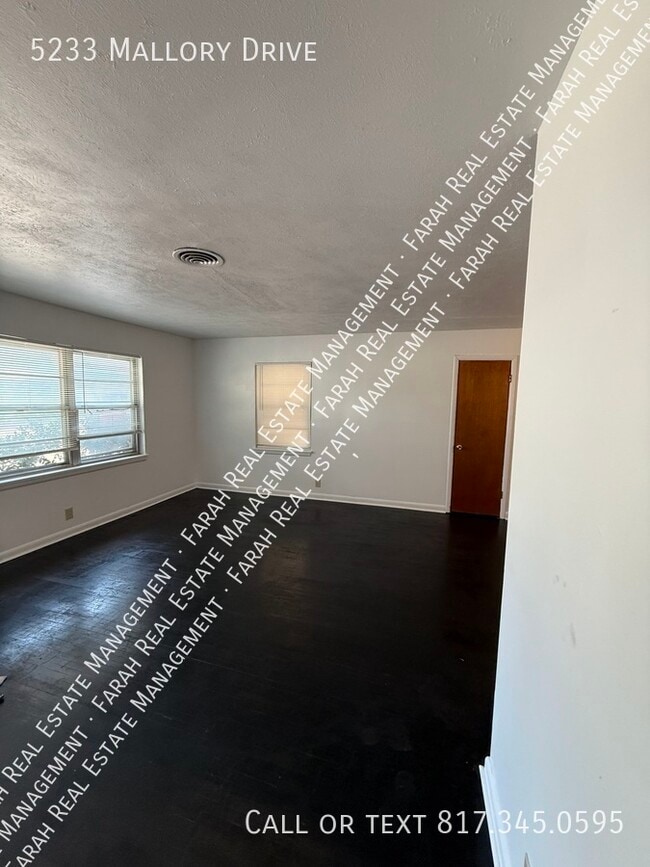 Building Photo - 5233 Mallory Dr