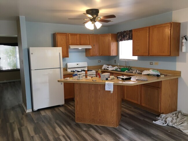 Building Photo - 855 Mulford Ln