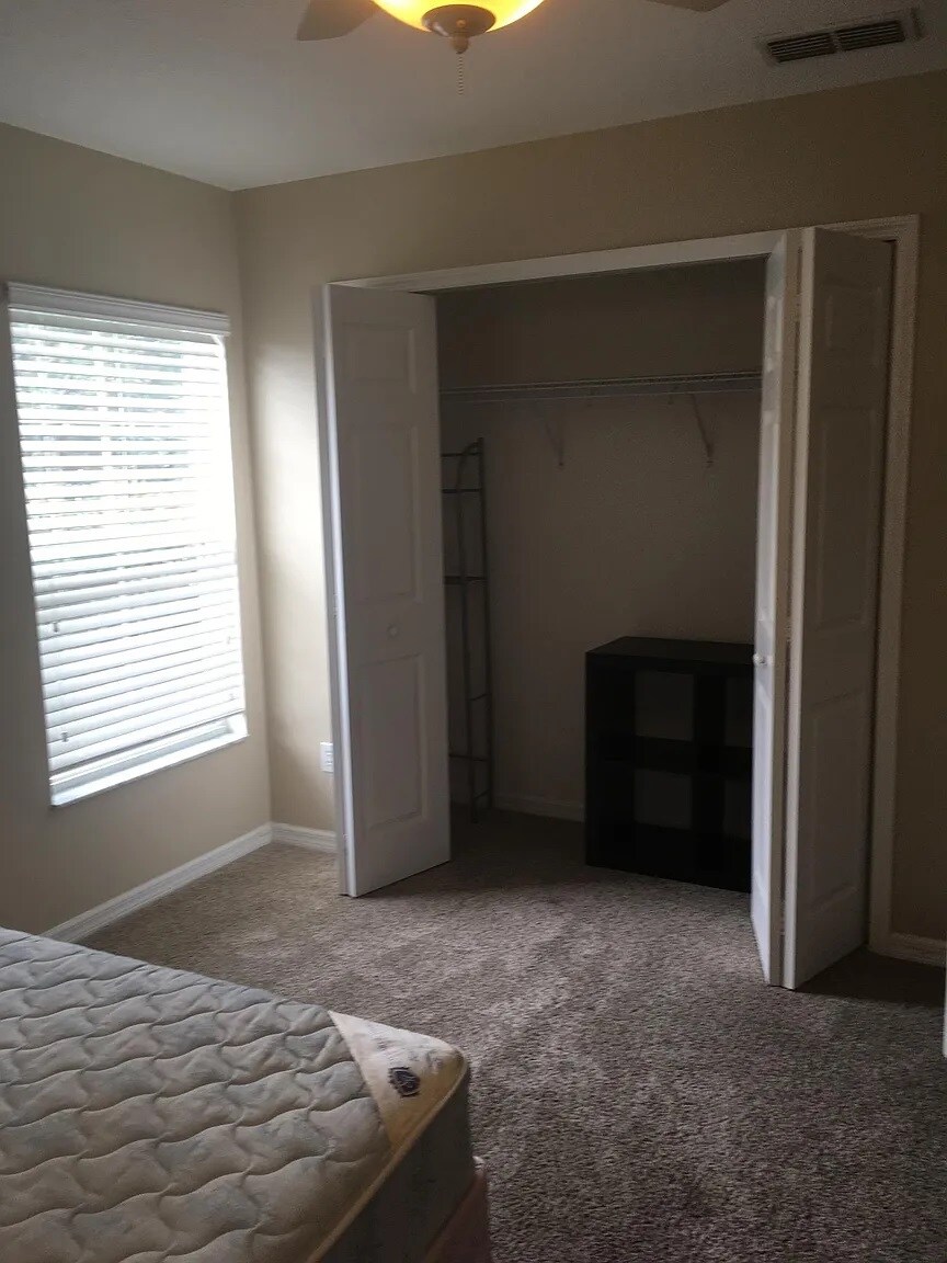 Building Photo - 10316 Fallsgrove St