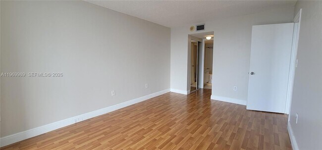 Building Photo - 1300 NE Miami Gardens Dr