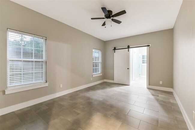 Building Photo - 15407 Cypress Gdns Dr