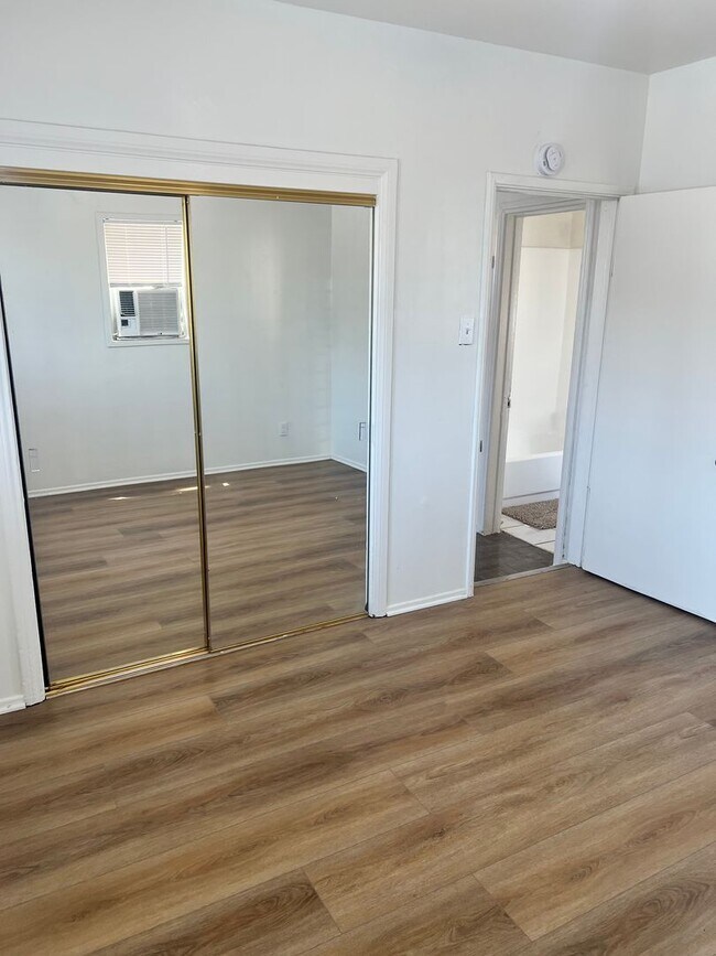 Building Photo - Concert Duplex