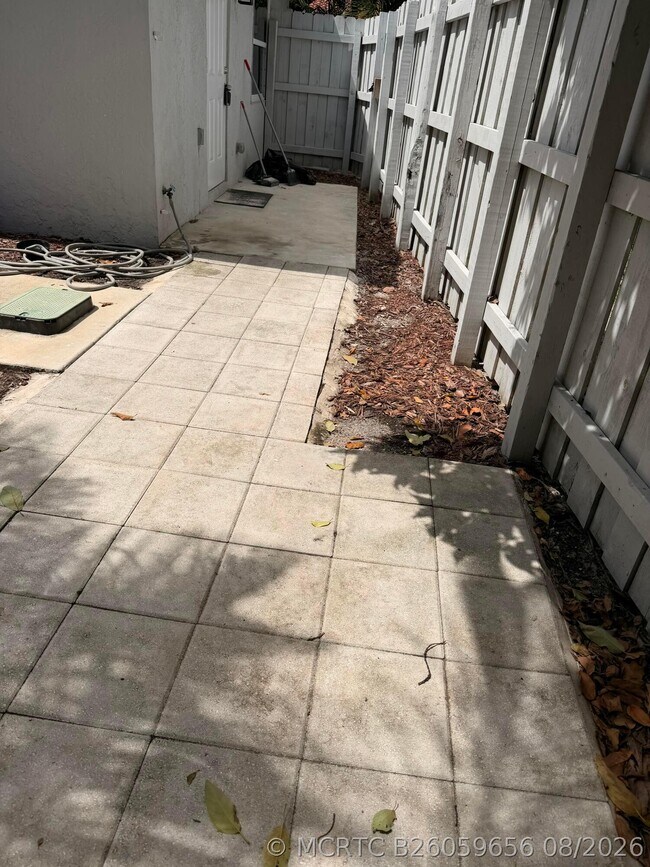 Building Photo - 138 Ethelyn Dr