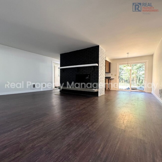 Building Photo - 8511 116 St E