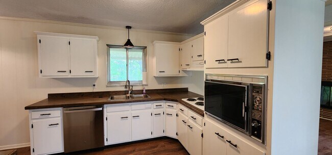 Building Photo - 6836 Bacon Ln