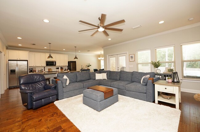 Building Photo - Pool Home in Niceville