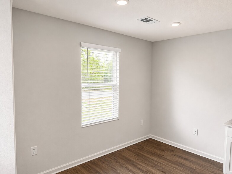 Building Photo - 1623 Trout Dr