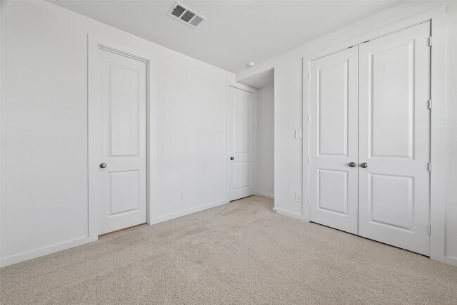 Building Photo - 3238 Kindred Wy