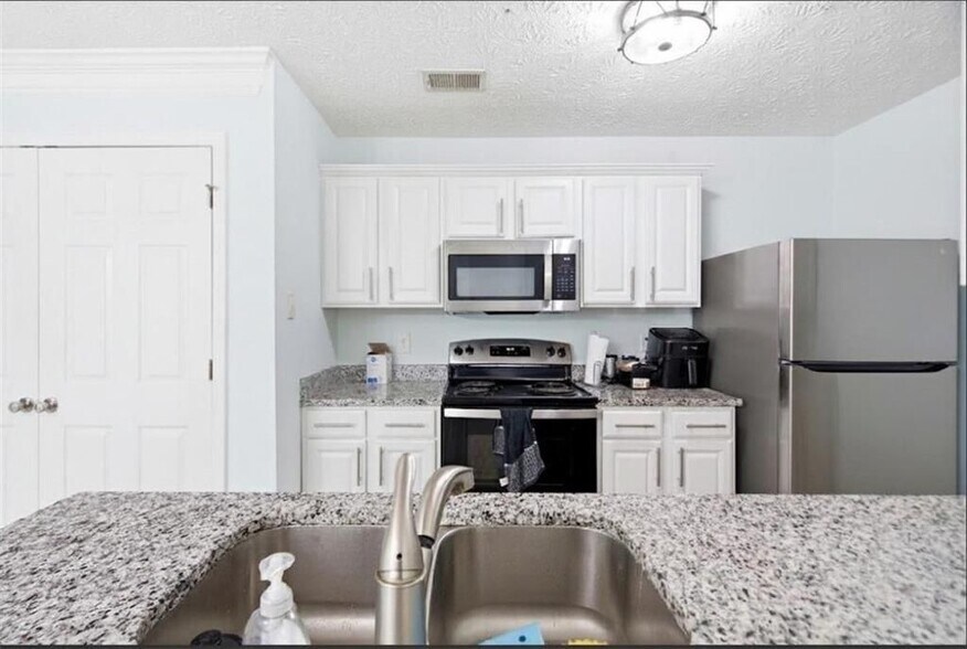 Building Photo - 5606 Union Pointe Dr
