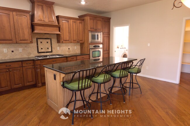 Building Photo - 744 Lazy Oak Way