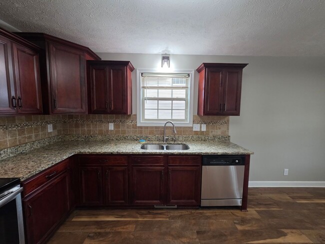 Building Photo - Holiday SPECIAL!! $500 OFF Your Move-In Co...