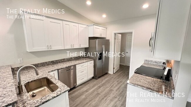 Building Photo - 4165 Hammock Rd