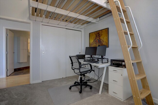Building Photo - 1438 Little Raven St