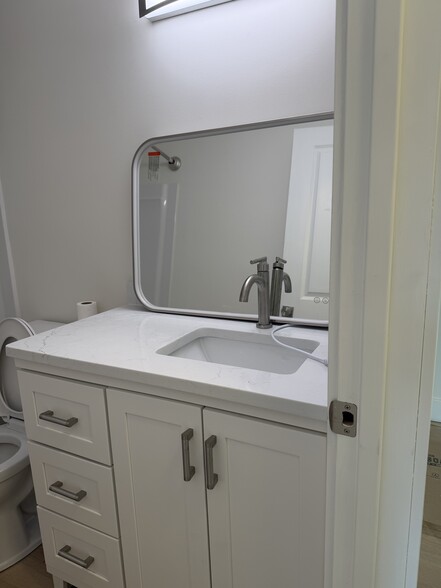 Building Photo - 120 Creekwood Dr