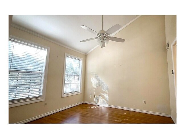 Building Photo - 11710 Southlake Dr