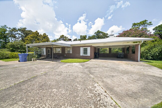 Building Photo - 606 Harper Rd