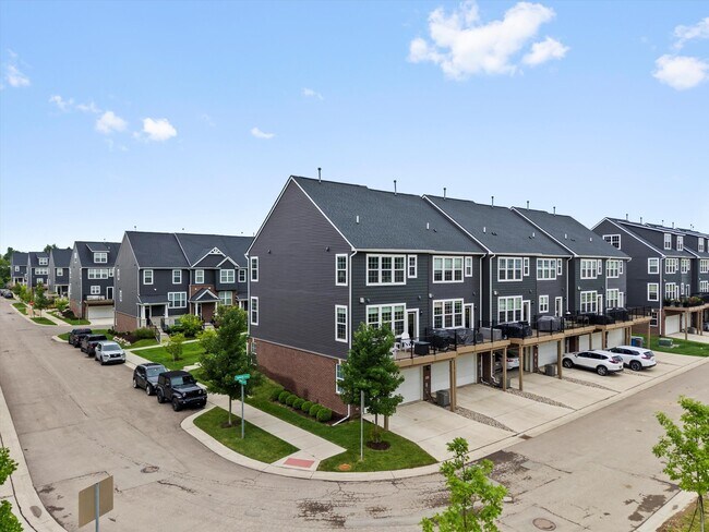 Building Photo - 202 N Sydney Ct