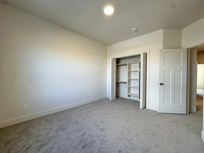 Building Photo - Brand New 3 Bed / 2.5 Bath Townhome in Sugar Mill Community