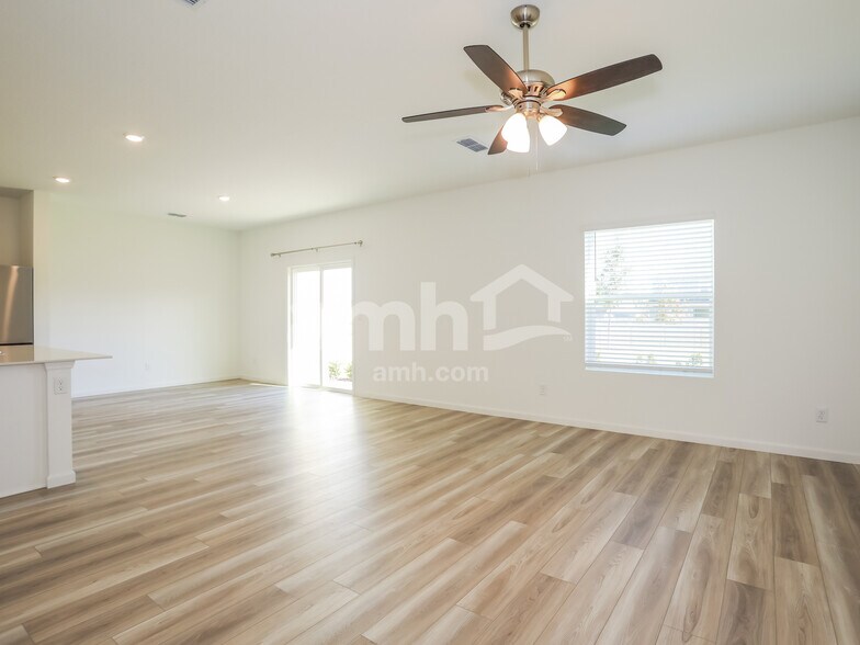 Building Photo - 2845 Grand Finale St