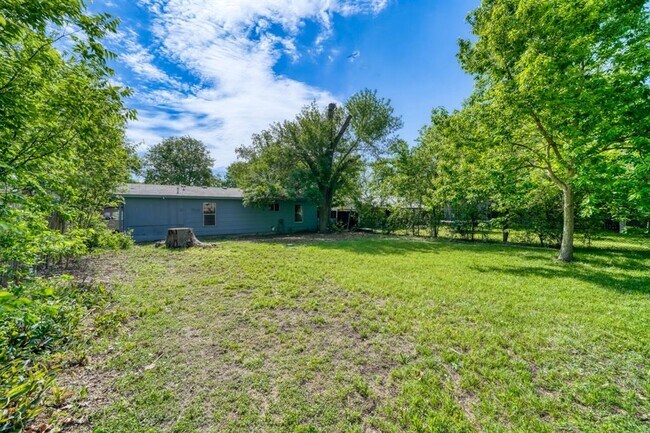 Building Photo - 8308 Hathaway Dr
