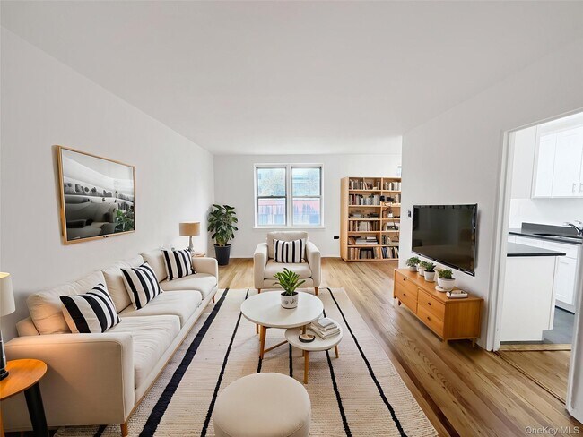 Primary Photo - 2630 Kingsbridge Terrace