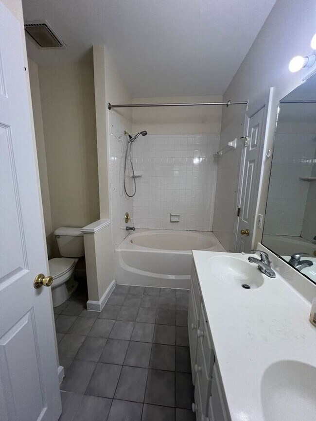 Building Photo - 4BRd Carleton Place, Upscale Brick town home, 1 car garage!  Central Wilmington!