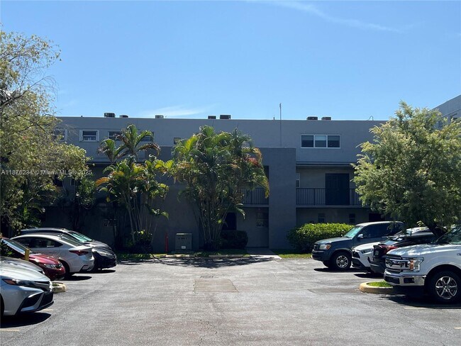 Building Photo - 10 NW 87th Ave