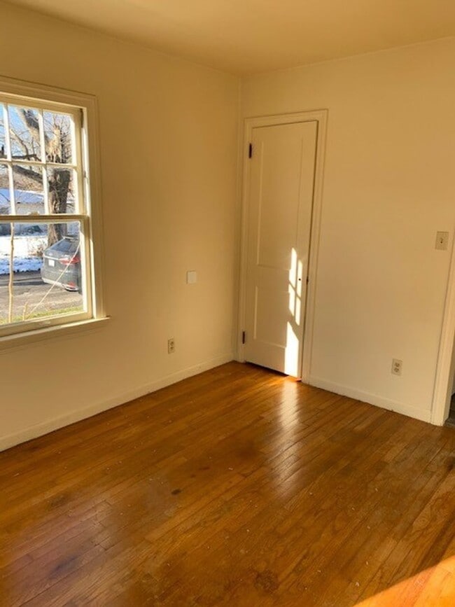 Building Photo - YOUNGSTOWN SOUTH 2-3 BED HOME