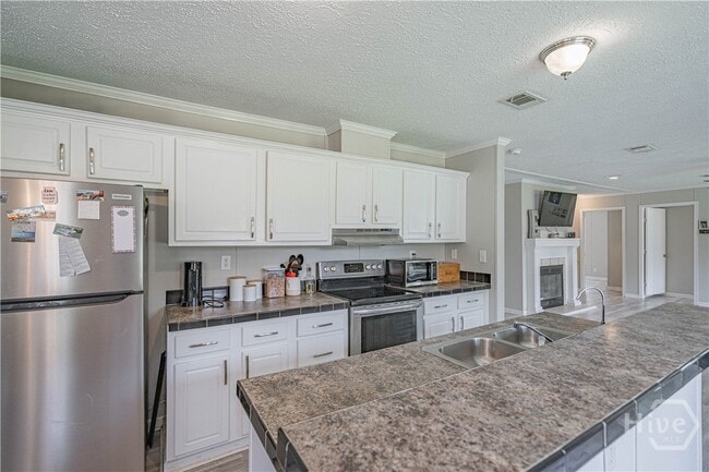 Building Photo - 75 Willow Ln