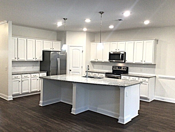 Building Photo - 104 Stagecoach Ln