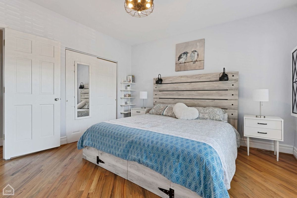 Building Photo - 2755 W Melrose St