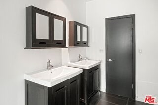 Building Photo - 825 S Le Doux Rd