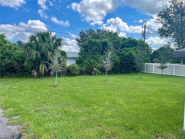 Building Photo - 2531 Lake Helen Osteen Rd
