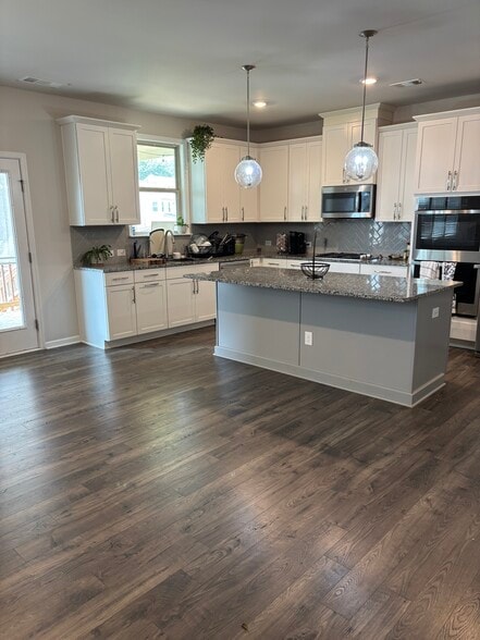 Building Photo - 719 Saffron Blvd