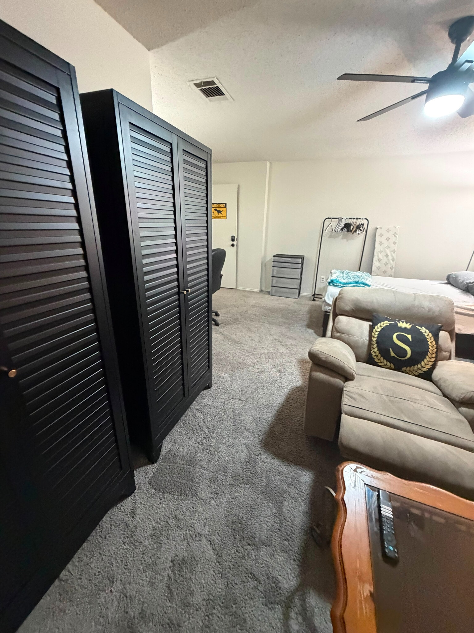 Building Photo - Room in House on Bandera St