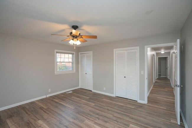 Building Photo - Beautifully Renovated Brentwood Home