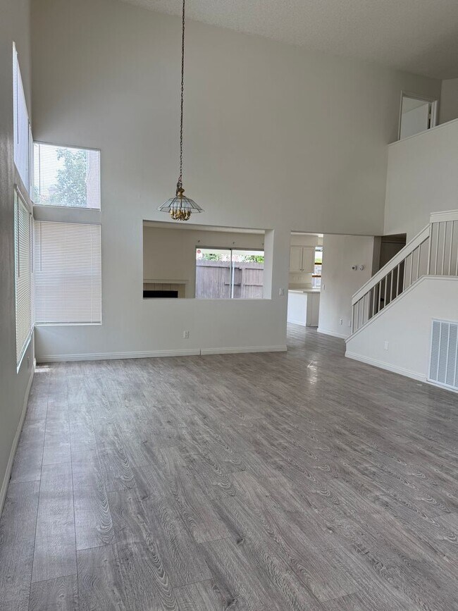 Building Photo - 23797 Lone Pine Dr