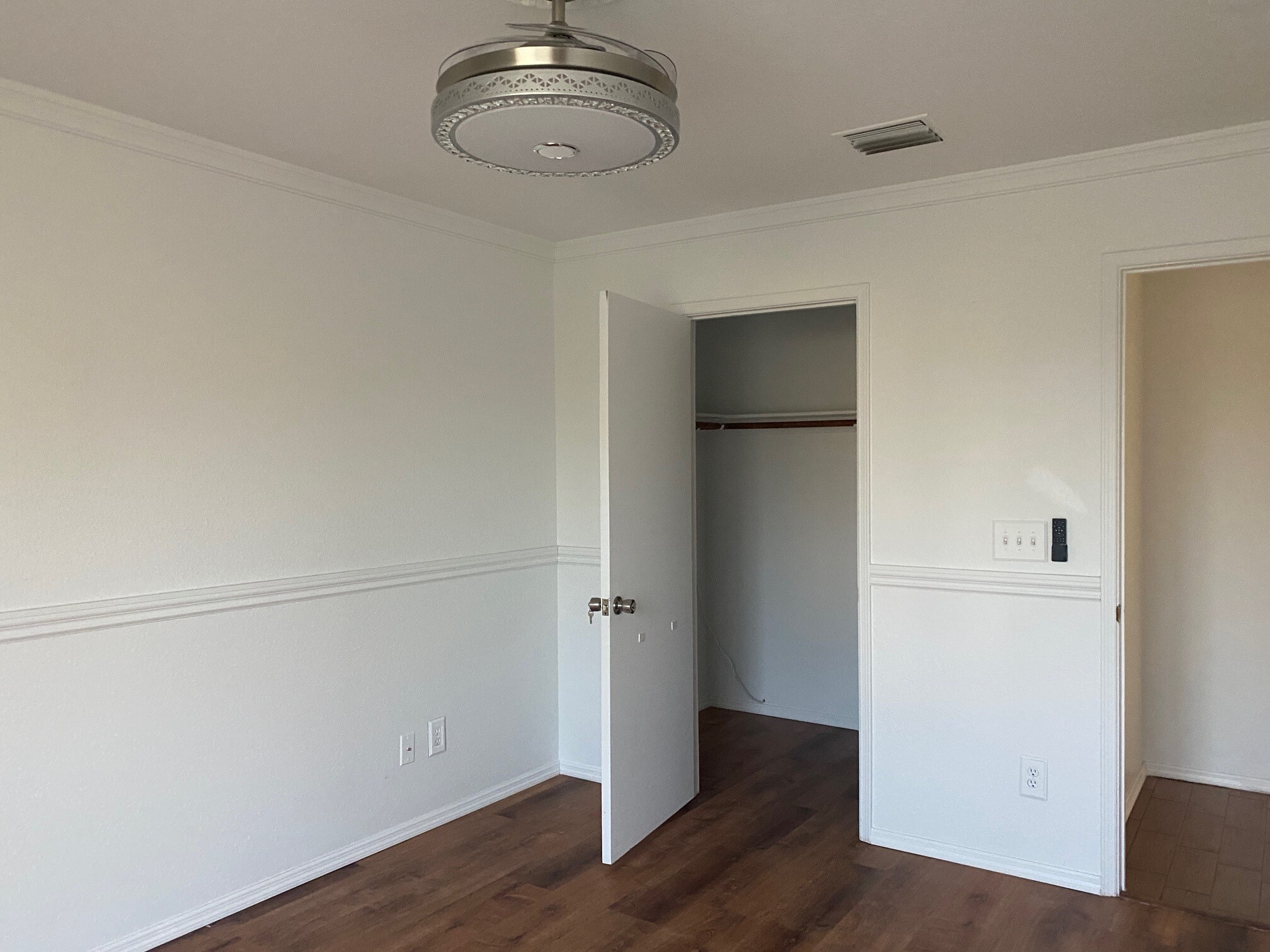 Building Photo - 5028 W Hurston Dr