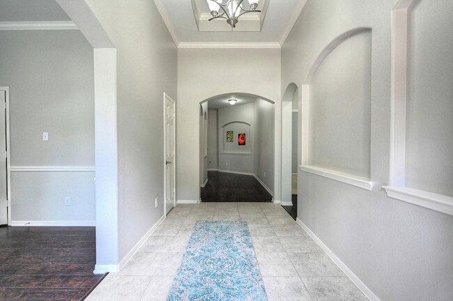 Building Photo - 7810 Oak Moss Dr