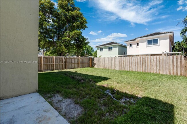 Building Photo - 383 NE 34th Terrace