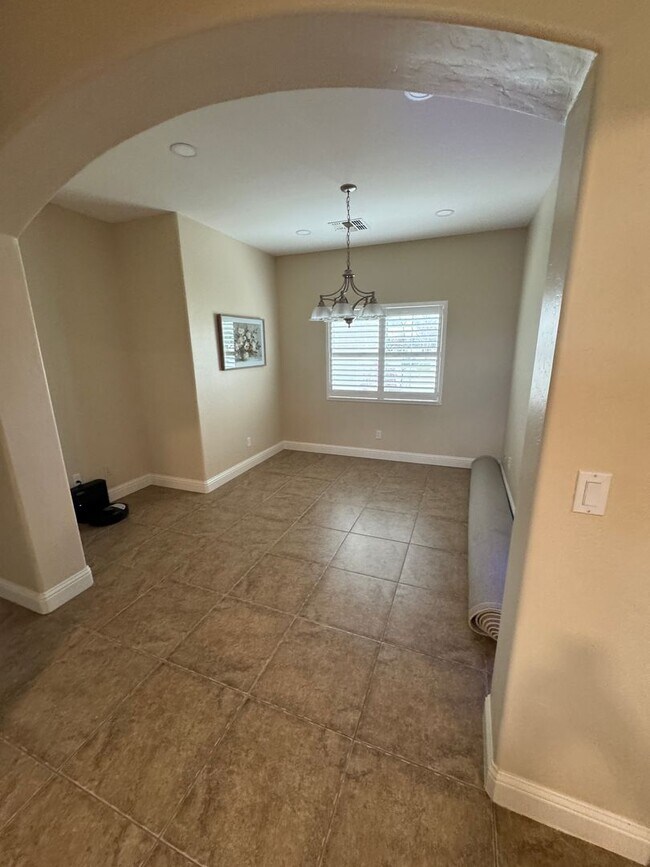 Building Photo - 3 bed 2 bath - beautiful home!