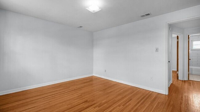 Building Photo - 1810 Northwest Ct