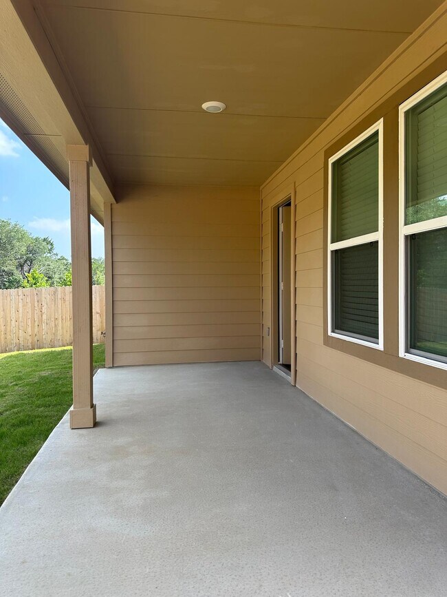 Building Photo - 21150 Boulder Flts