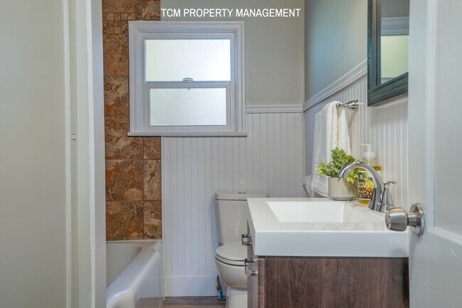 Building Photo - 8437 S M St