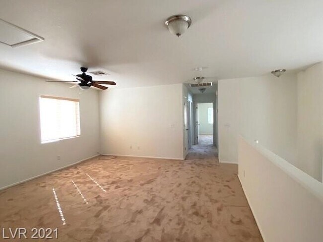 Building Photo - Gated Community! Fabulous 4 Bedrooms Plus Large Loft. One Bed and Bath Downstairs.