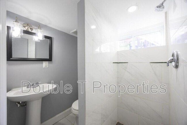 Building Photo - 10 N Ellwood Ave