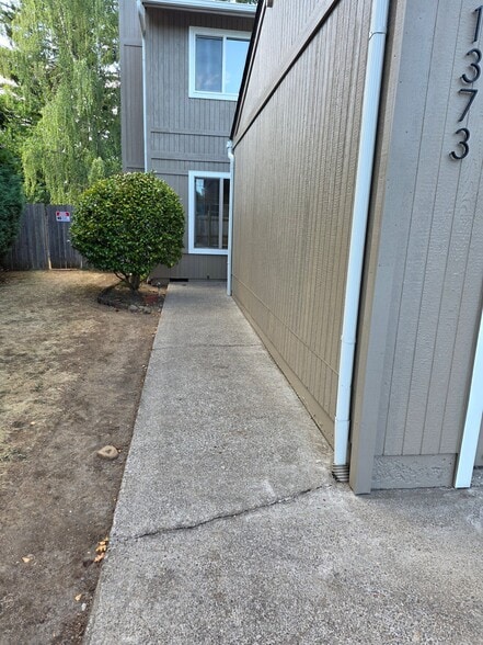 Building Photo - 1373 Fabry Rd SE