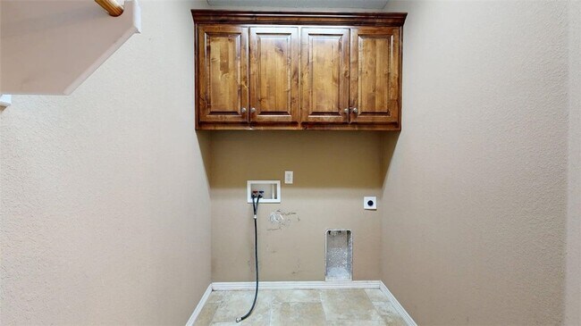 Building Photo - 3900 Latinne Ln