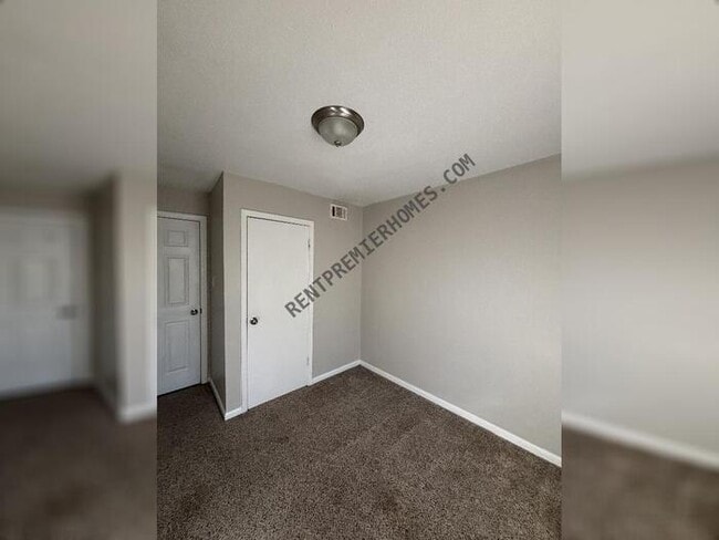 Building Photo - 1116 Southeastern Ave